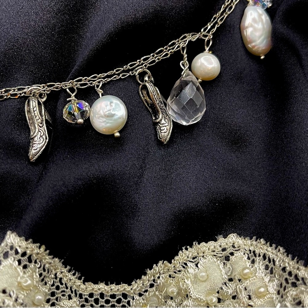 NWT TWO STRAND CHARM BRACELET IN FRESHWATER PEARLS & CRYSTALS WITH SHOE CHARMS